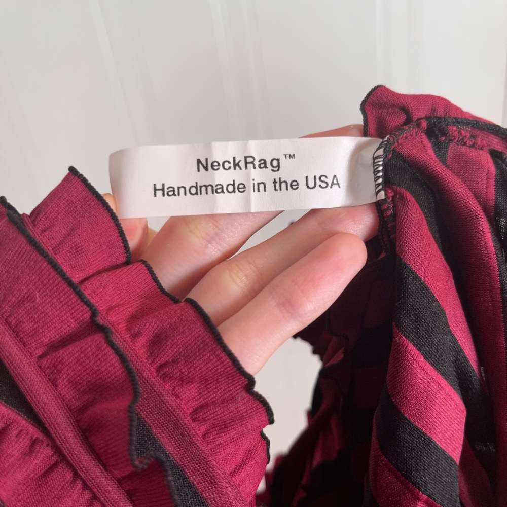 Beautiful Tube Ruffles Red Scarf - Picture 3 of 3